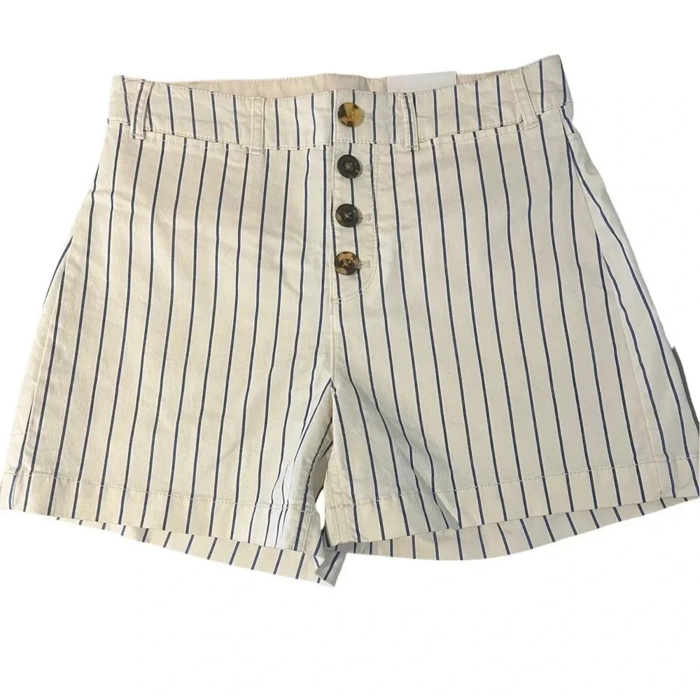 NWT Old Navy button up shorts. Size 4. Inseam 4”. Cream with blue stripes.